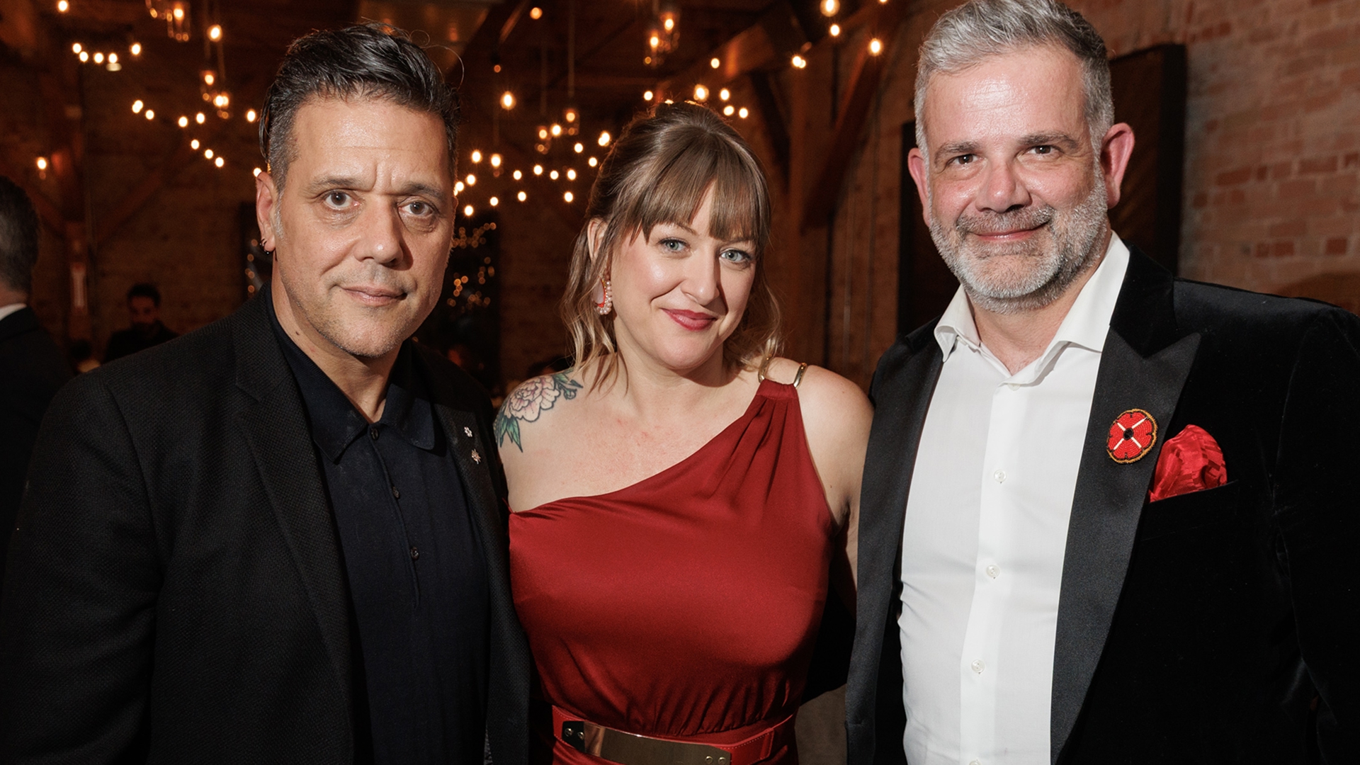 maple & gold feature rotate image 1 