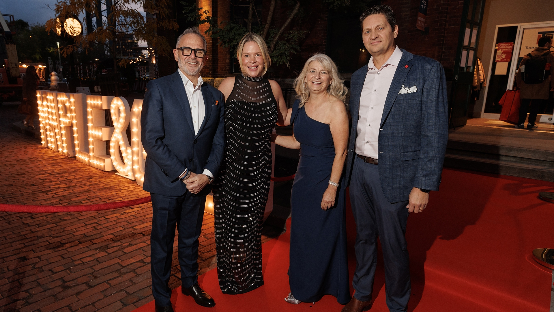 maple & gold feature rotate image 3 