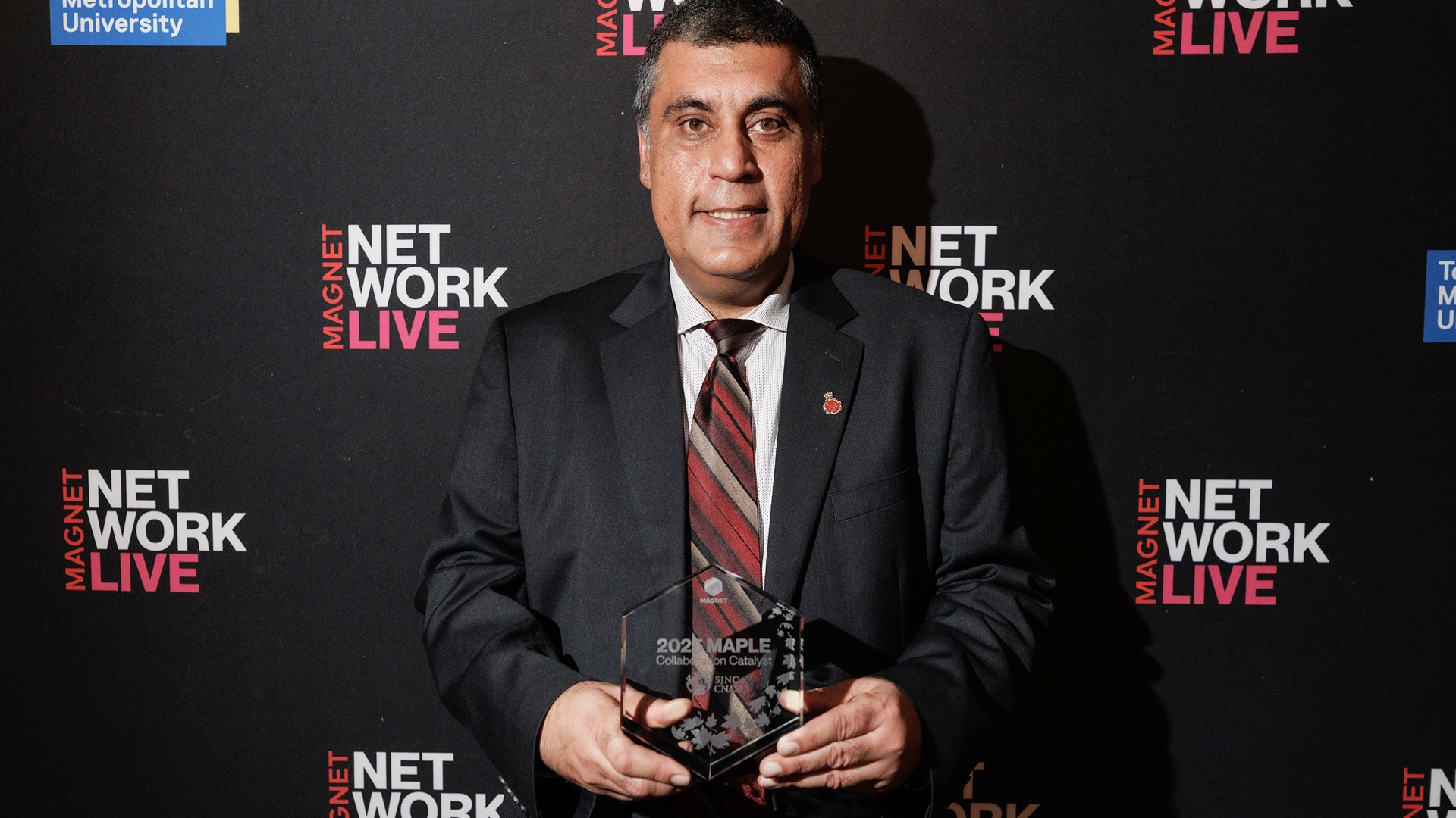 maple & gold feature rotate image 8 