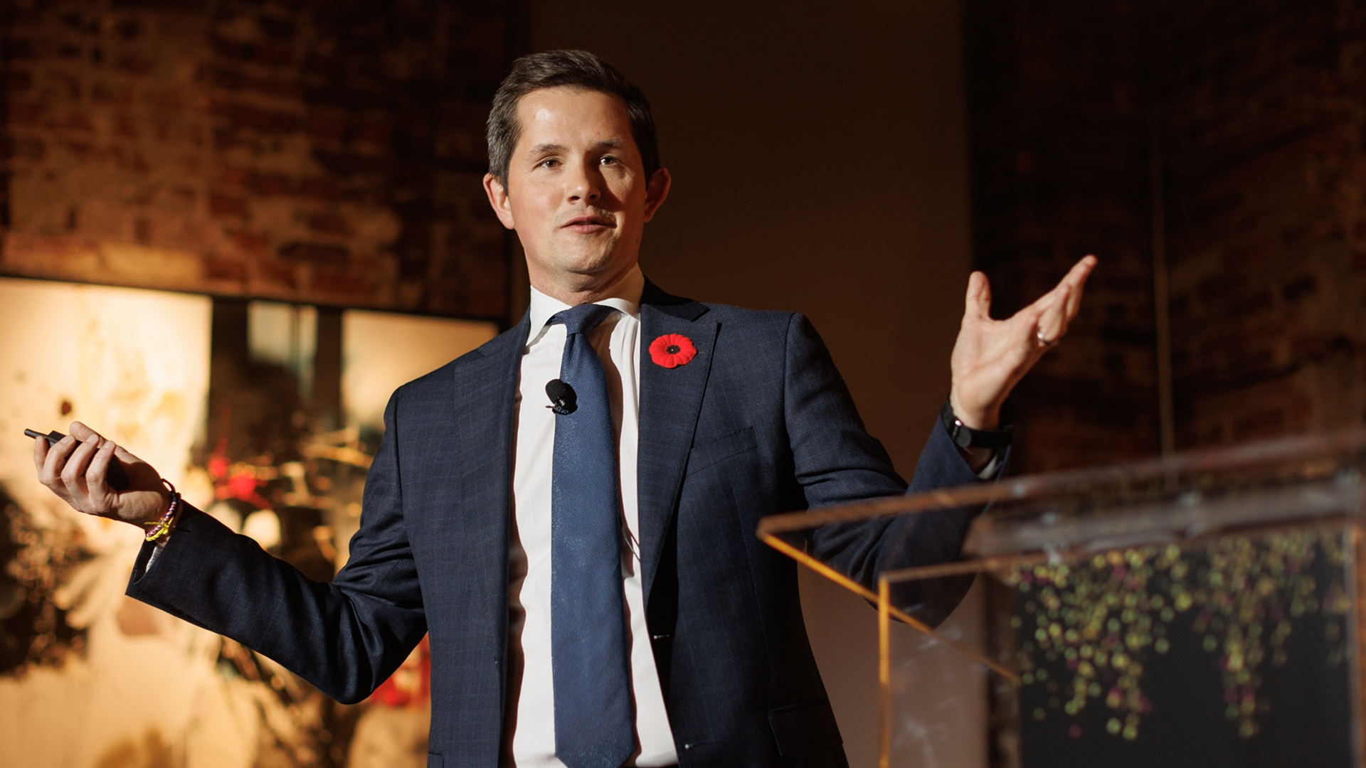 maple & gold feature rotate image 9 